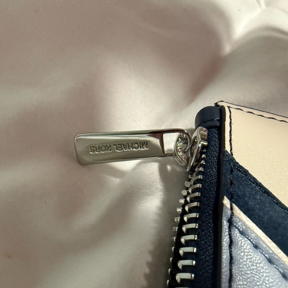 Michael by Michael Kors NWT Jet Set Navy Multi large wristlet and MK Charm. - Picture 7 of 9